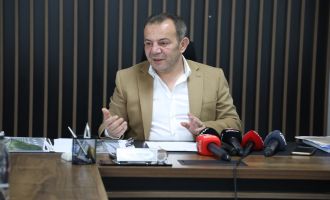 Başkan Özcan; ‘ Liderin eteğinden tutup öyle her dönem milletvekili olmak var mı?’ 