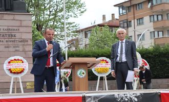 Başkan Özcan; ‘Bizler gerçekten de Atatürkçüysek Cumhuriyetin değerlerine çok büyük zararlar veren bu iktidardan kurtulmak zorundayız’