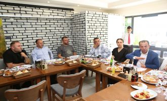 Başkan Özcan Cumhuriyet Caddesi esnaflarını bilgilendirdi