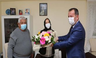 Başkan Özcan ilk önce anne babasına gitti