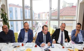 Başkan Özcan mahalle muhtarlarıyla bir araya geldi