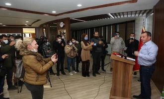 Başkan Özcan; ‘Sayın Valimizden ‘Bolu Belediyesine bu talimatı valilik olarak biz verdik. Bolu Belediyesi bizim talimatımızla oraya araç gereçlerini gönderdi’ diye açıkça söylemesini bekliyorum’