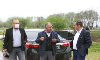 Başkan Özcan, tam kapanmaya rağmen mahalle çalışmalarına devam ediyor