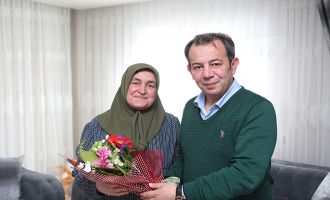 Başkan Özcan’dan Anneler Gününde anlamlı ziyaret