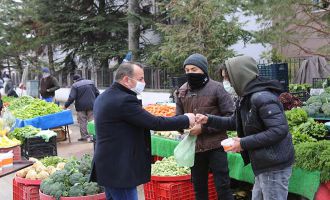 Başkan Özcan’dan kandil helvası ikramı