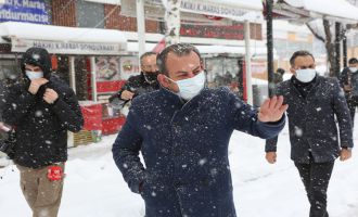 Başkan Özcan’dan karla mücadele açıklaması:’25 araç ve 200 personelle kar temizleme çalışmaları devam ediyor’