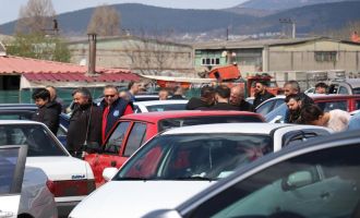 Bayram öncesi ikinci el otomobil pazarında hareketlilik.....