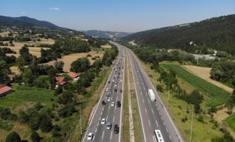 Bayram trafiği yoğunluğu devam ediyor....