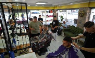 Berber ve kuaför dükkanını tatil gününde açan esnafa 9 bin lira ceza