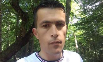 Bir anlık dalgınlıkla ellerini pres makinesinde kaptırdı