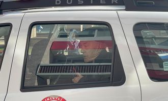 Bir telefonla bankaya koştu, parasından oldu.....