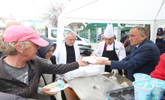 Bolu Belediyesi 10 bin kişiye kandil pilavı dağıttı….