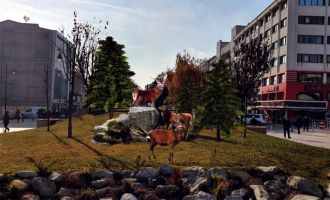 Bolu Belediyesi bozayı heykelinden vazgeçti, geyik heykeli dikecek