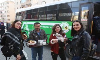 Bolu Belediyesi’nden BAİBÜ’lü öğrencilere çay simit ikramı