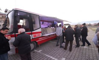 Bolu Belediyesi’nden cami cemaatine çorba ikramı