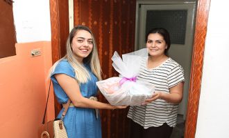 Bolu Belediyesi’nden yeni doğan bebeklere hediye sepeti