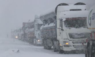 Bolu Dağı İstanbul yönüne ağır tonajlı araçların geçişleri yasaklandı