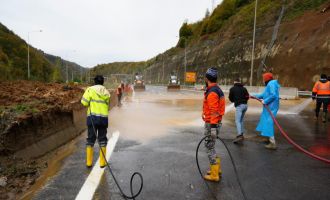 Bolu Dağı Tüneli İstanbul istikameti trafiğe açıldı.......