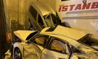 Bolu Dağı Tüneli'nde kağıt gibi olan araçtan burnu bile kanamadan çıktı