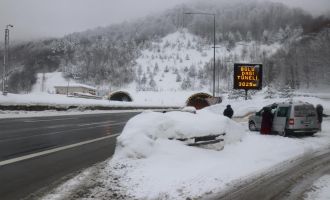 Bolu Dağı’nda hafif kar yağışı devam ediyor.....