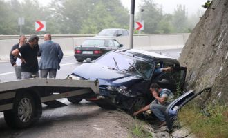 Bolu Dağı’nda otomobil şarampole uçtu: 2 yaralı