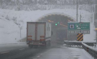 Bolu Dağı’nda şiddetli kar yağışı etkili oluyor