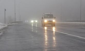 Bolu Dağı'nda sis ve karla karışık yağmur etkili oluyor