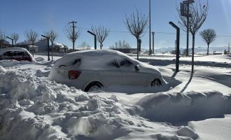 Bolu eksi 16 dereceyle buz kesti, araçların kapıları dondu