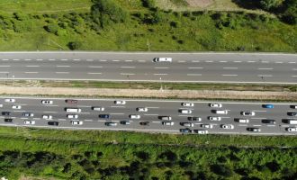 Bolu geçişinde tatilcilerin trafik yoğunluğu devam ediyor....