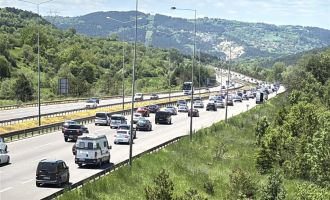 Bolu geçişinde trafik durma noktasına geldi…..