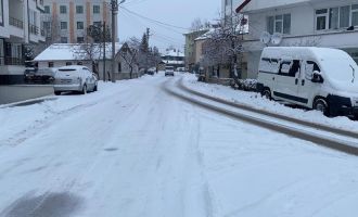 Bolu güne karla uyandı……