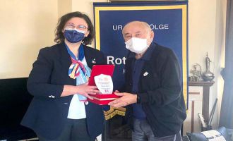 Bolu Rotary Kulübü 2020/21 Dönemi Aile ve Toplum Hizmet Ödülü Diş Hekimi Yücel Yaşarol’a takdim edildi