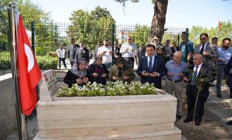 Bolu Valiliği Bayram Kutlaması Şehitlik Ziyareti İle Başladı …….