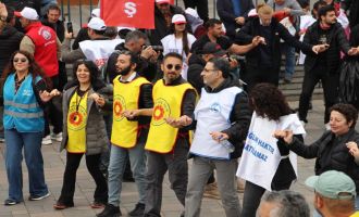 Bolu'da 1 Mayıs halaylar çekilerek kutlandı