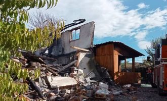 Bolu’da 2 katlı ev küle döndü...