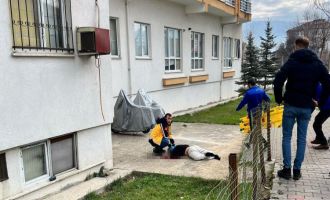 Bolu’da 5.kattan düşen genç, ağır yaralandı