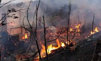 Bolu’da, ahşap ev, ahır ve samanlık yandı