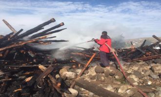 Bolu’da ahşap ev alev alev yandı…..