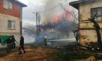 Bolu’da ahşap ev alev alev yandı............