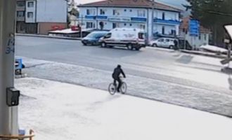 Bolu’da ambulans ile ticari araç çarpıştı: 1 yaralı..