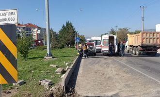 Bolu'da ambulans otomobille çarpıştı.......