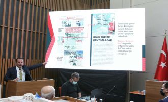 Bolu’da bir ilk! Başkan Özcan, 59 vaadi için bilgilendirme yaptı