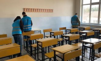 Bolu'da denetimli serbestlik yükümlüleri okulları temizledi