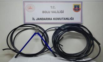 Bolu’da kablo hırsızlığı şüphelisi çaldığı kablolarla yakalandı