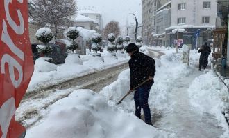 Bolu'da kar kürekleri ‘yok’sattı