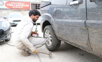 Bolu’da, kış öncesi oto lastikçilerin yoğun mesaisi başladı.....