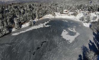 Bolu’da kısıtlamaya saatler kala Gölcük Tabiat Parkı tatilci akınına uğradı