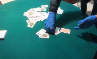 Bolu’da kumarhaneye çevrilen evde 15 kişi suçüstü yakalandı