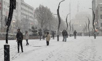 Bolu’da lapa lapa kar yağışı etkili oluyor......