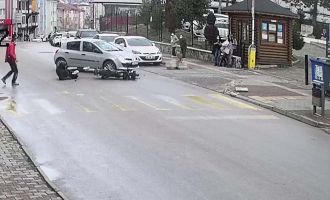 Bolu’da motosikletin otomobile çarpma anı güvenlik kamerasında